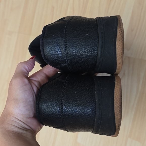 Levi's Miles Black Sneakers Classic Low-Top Design Size 10.5 - Picture 5 of 9